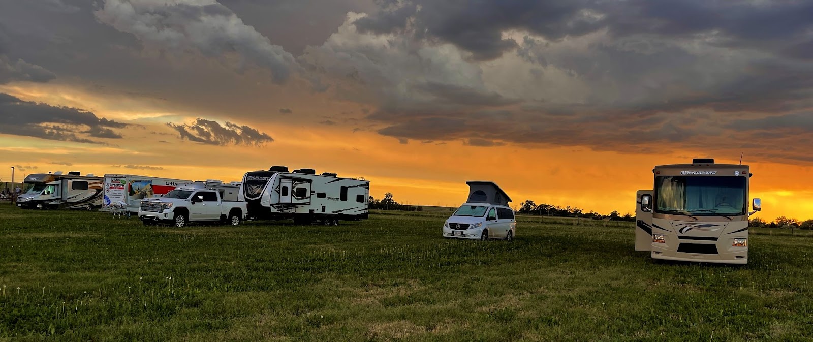 Harvest Host location with RVs camping